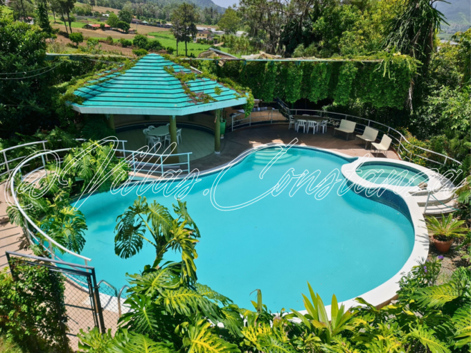 Villa con jacuzzi y piscina en constanza